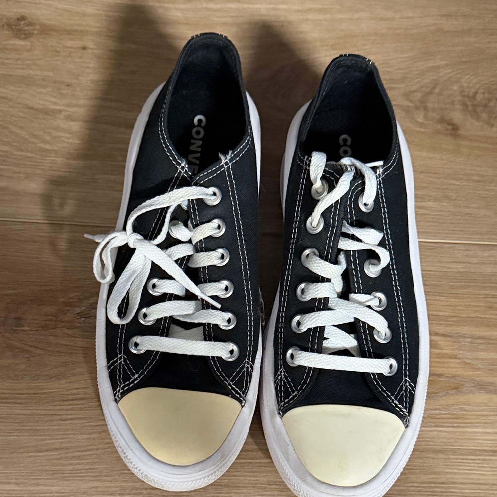 Converse Black & White platform Low Top Sneakers